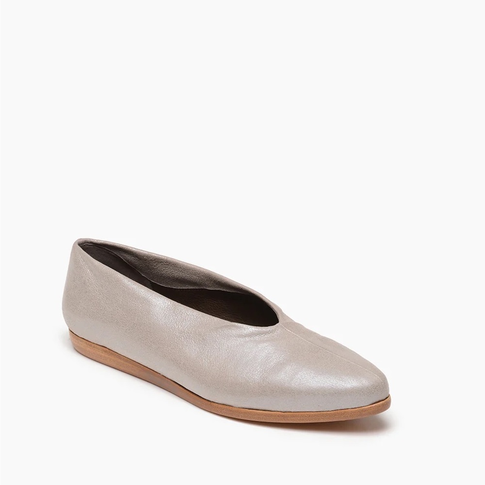 COCLICO Polaris Flats in Silver, Sz 37